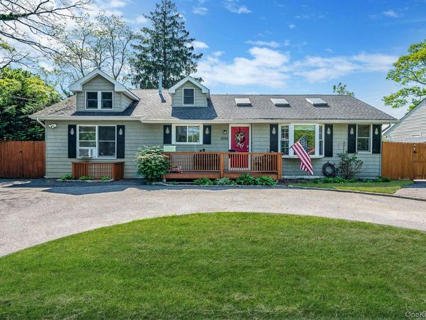 1096 Manor Lane , Bay Shore, NY 11706