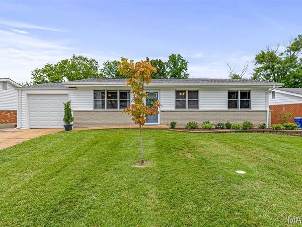 3064 Sedan Drive , St Louis, MO 63125