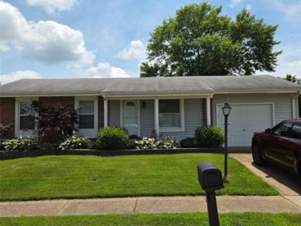 2210 Penncross Court, Fenton, MO 63026