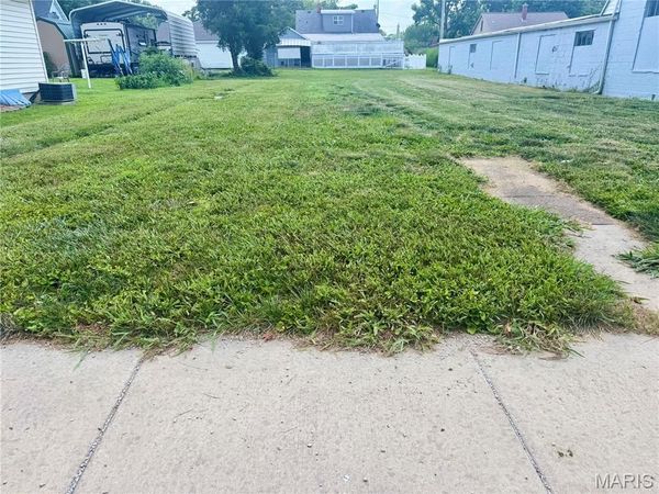 210 W Laurel Street , Millstadt, IL 62260