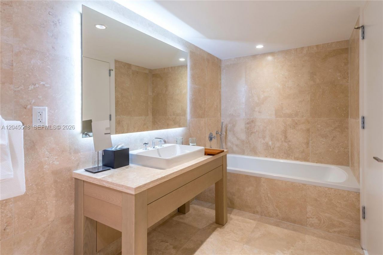 102 24th St , Unit 1110, Miami Beach, FL 33139 Photo