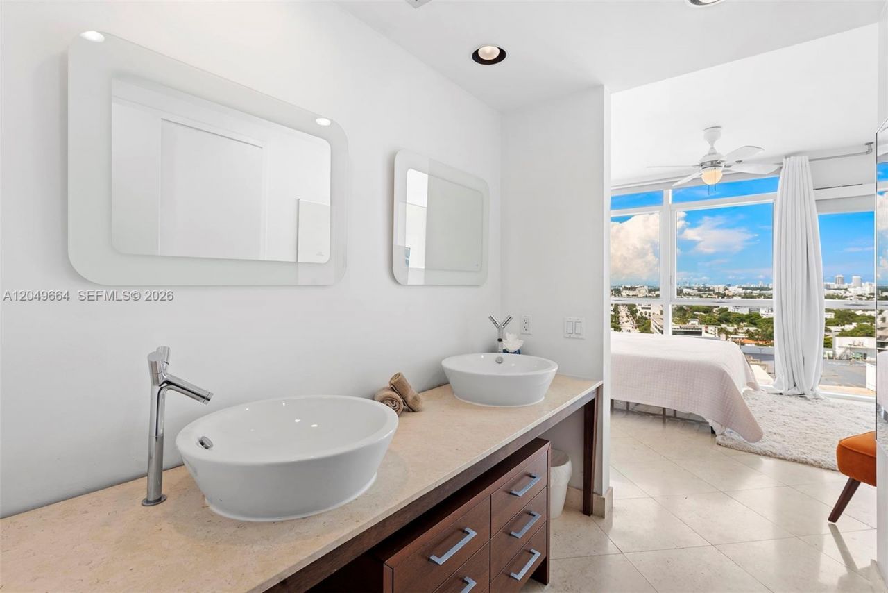 450 Alton Rd , Unit 1708, Miami Beach, FL 33139 Photo