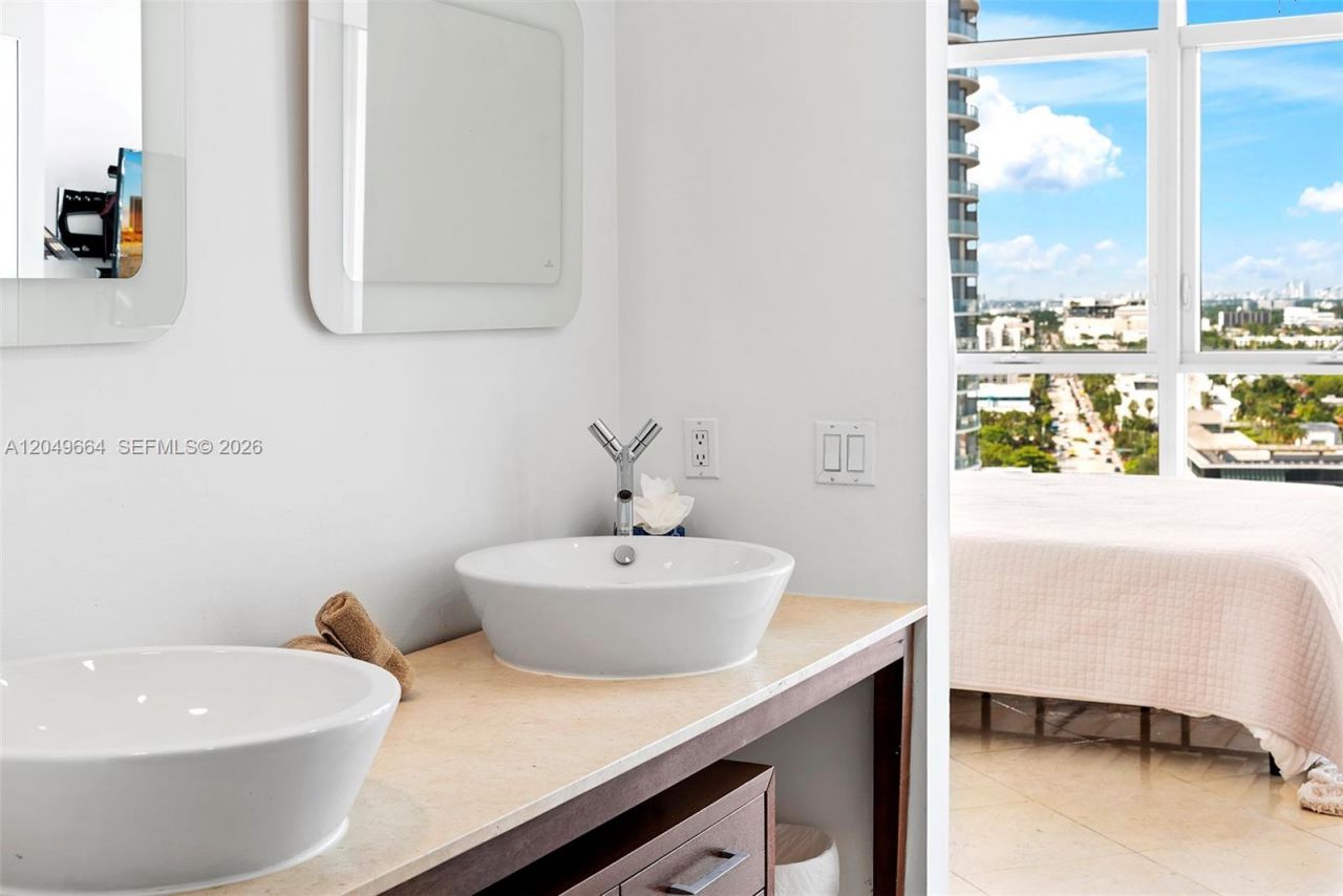 450 Alton Rd , Unit 1708, Miami Beach, FL 33139 Photo