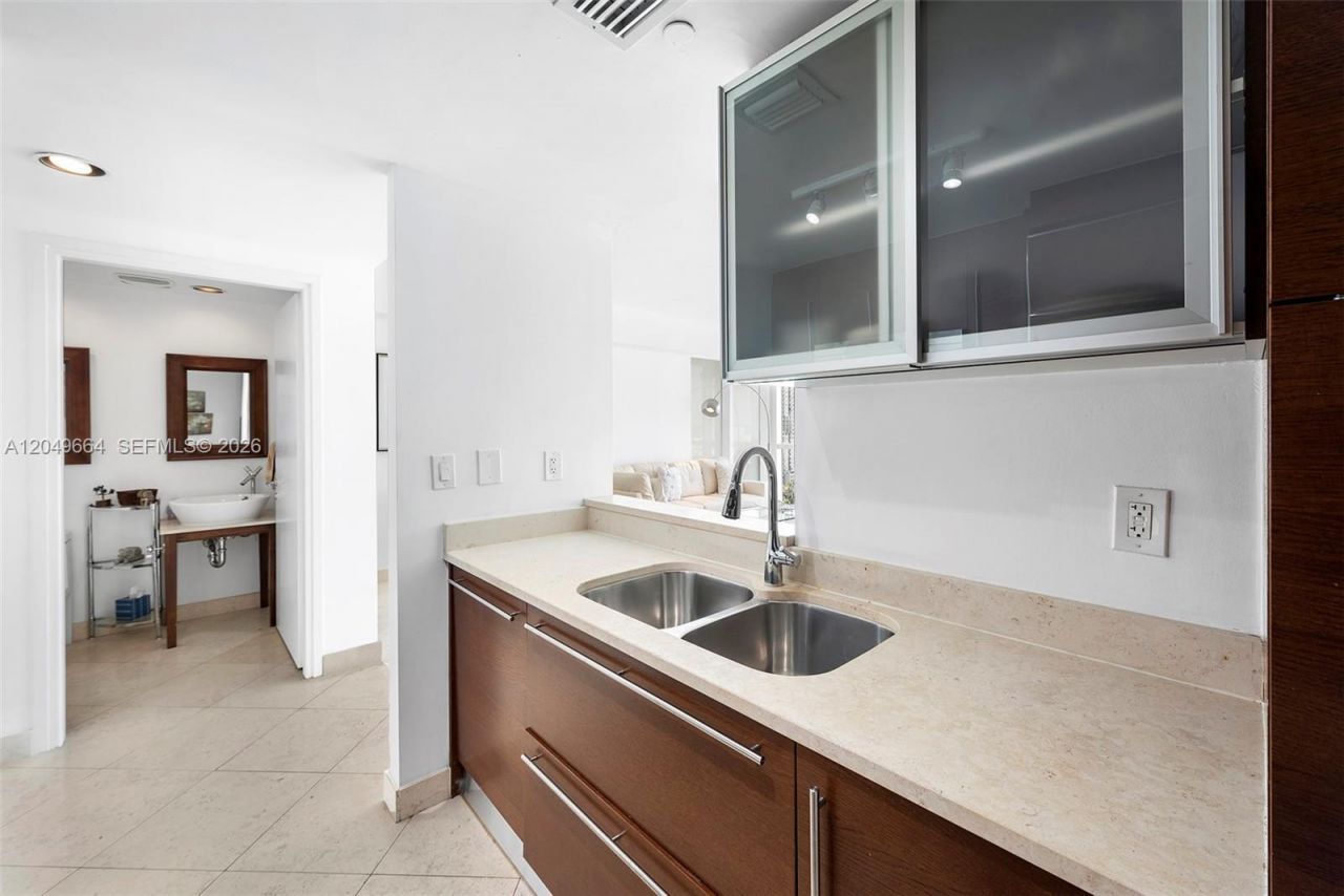 450 Alton Rd , Unit 1708, Miami Beach, FL 33139 Photo