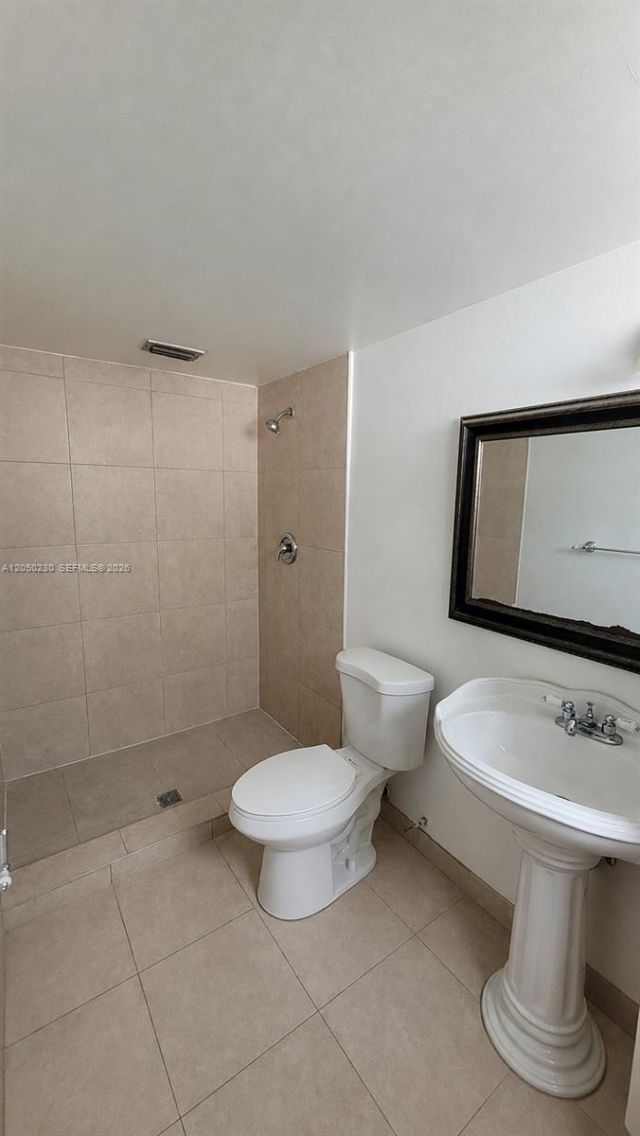 11960 NE 19th Dr, Unit 5, North Miami, FL 33181 Photo