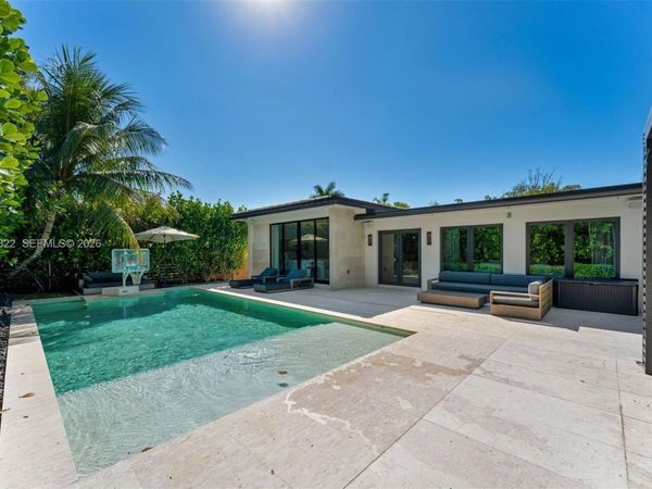 771 Fairway Dr , Miami Beach, FL 33141