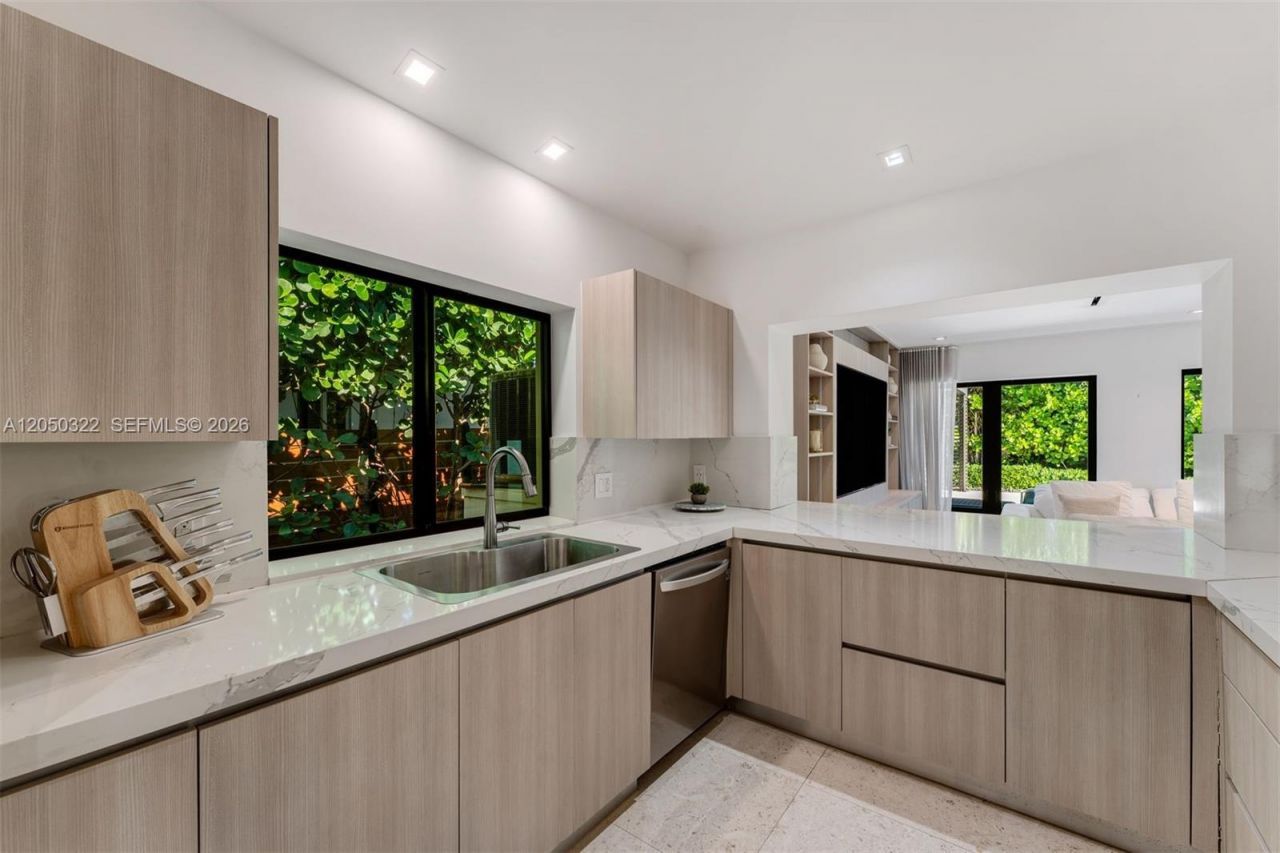 771 Fairway Dr, Miami Beach, FL 33141 Photo