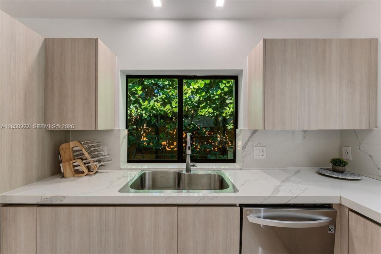 771 Fairway Dr, Miami Beach, FL 33141 Photo