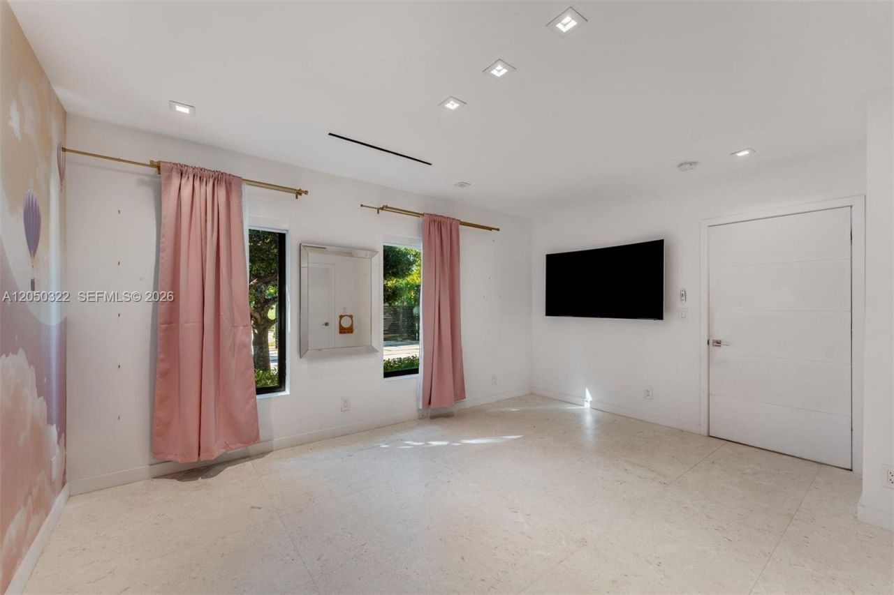 771 Fairway Dr, Miami Beach, FL 33141 Photo