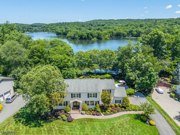 10 INDIAN TRAIL RD, Randolph, NJ 07869
