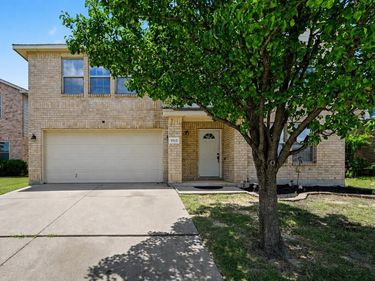 1512 Wind Star Way , Fort Worth, TX 76108