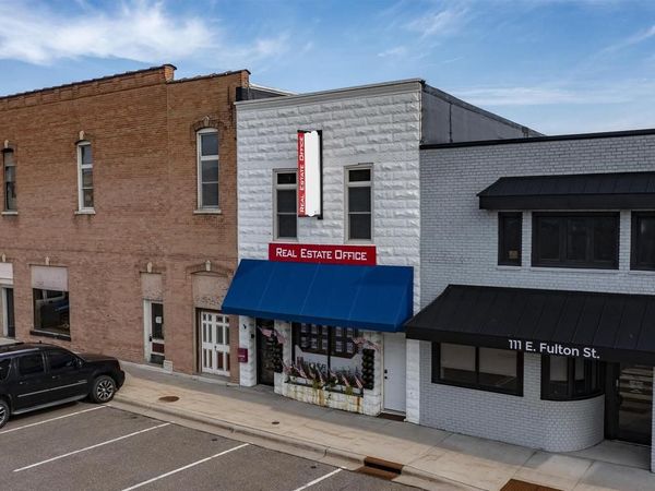 109 E FULTON STREET, Waupaca, WI 54981