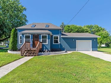 451 Birch Avenue W, Hector, MN 55342