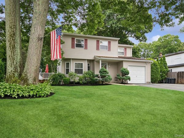 36 Champlin Street , Ronkonkoma, NY 11779