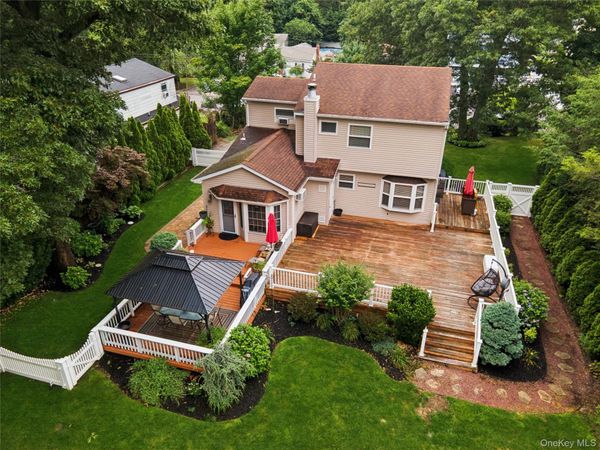 36 Champlin Street , Ronkonkoma, NY 11779