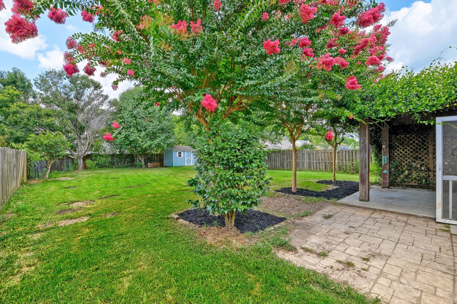 9004 Hema Lane Photo 10