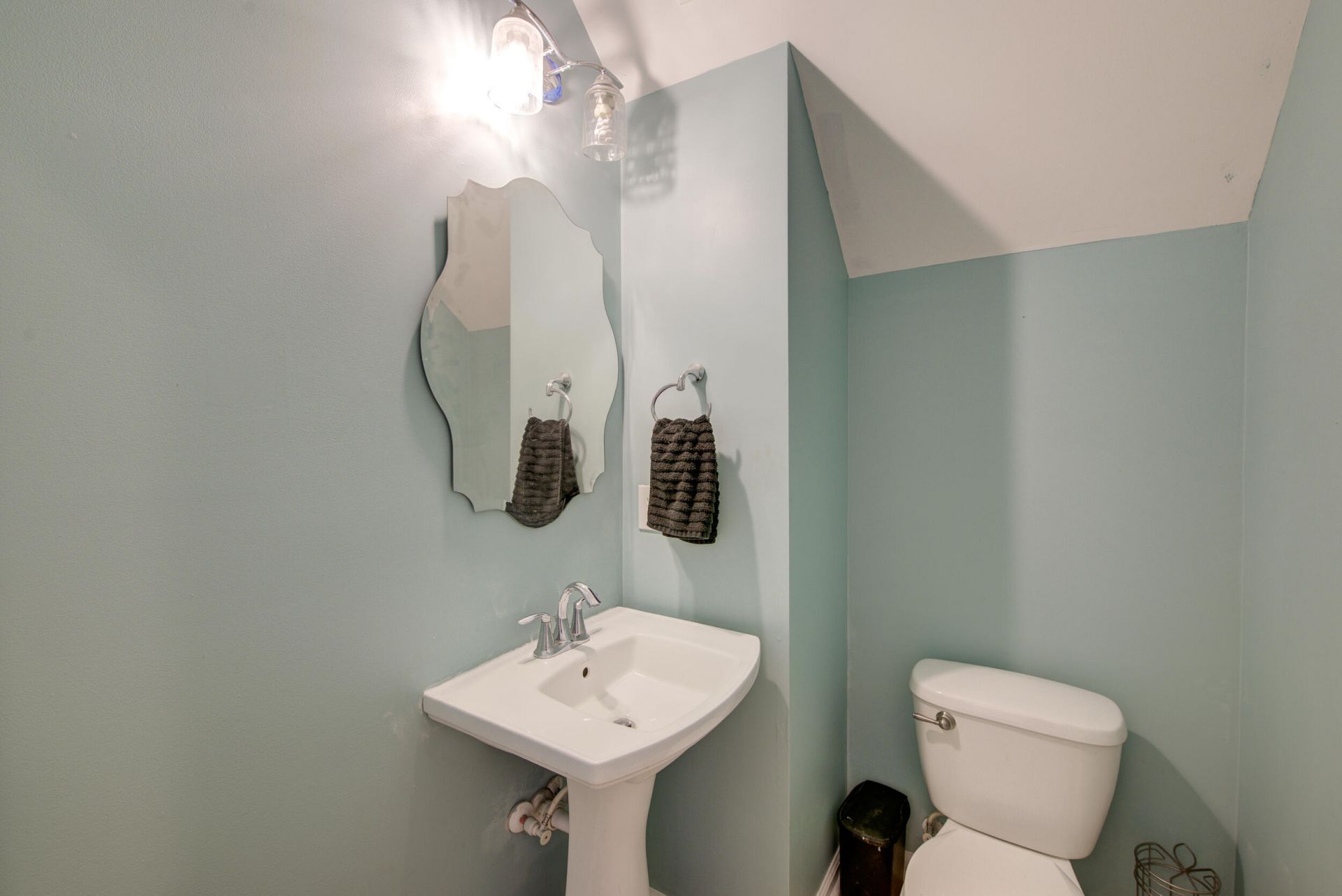 9004 Hema Lane Photo 36