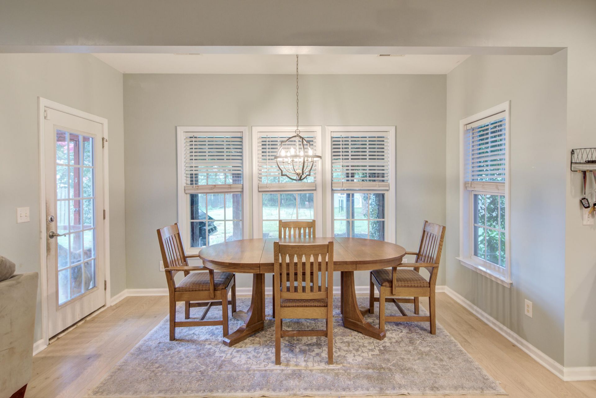 9004 Hema Lane Photo 4