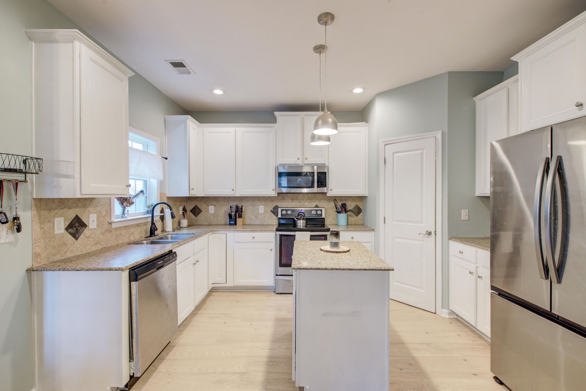 9004 Hema Lane Photo 6