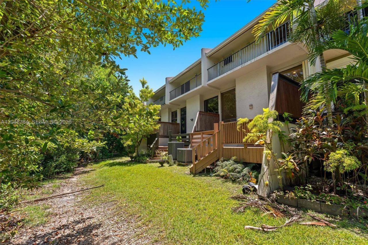 2525 NE 135th St , Unit 2525, North Miami, FL 33181 Photo