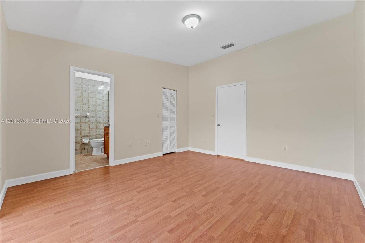 2525 NE 135th St , Unit 2525, North Miami, FL 33181 Photo