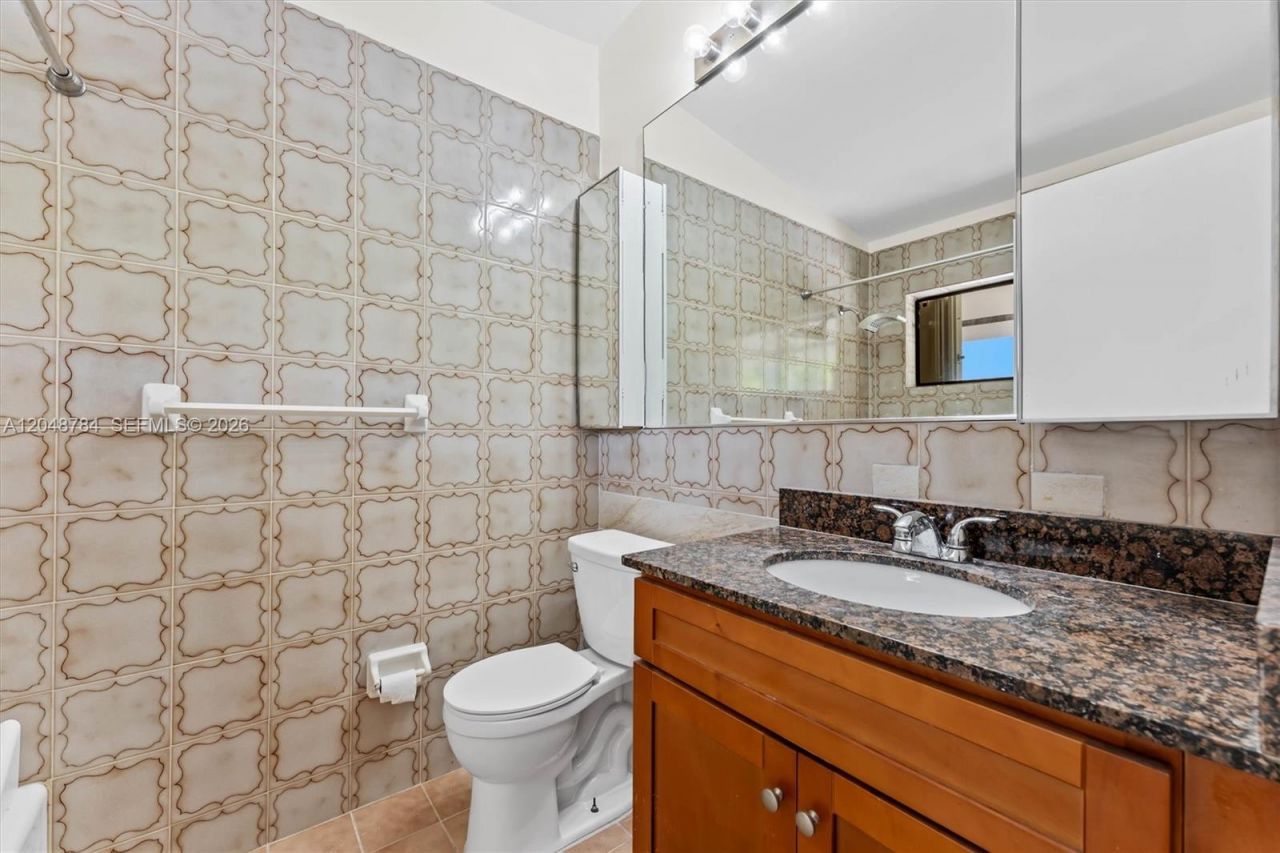 2525 NE 135th St , Unit 2525, North Miami, FL 33181 Photo