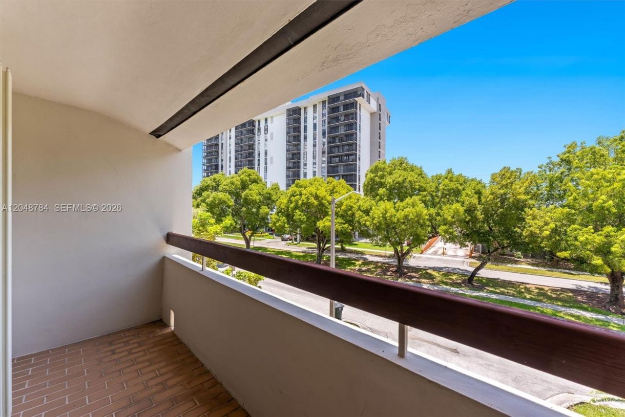 2525 NE 135th St , Unit 2525, North Miami, FL 33181 Photo