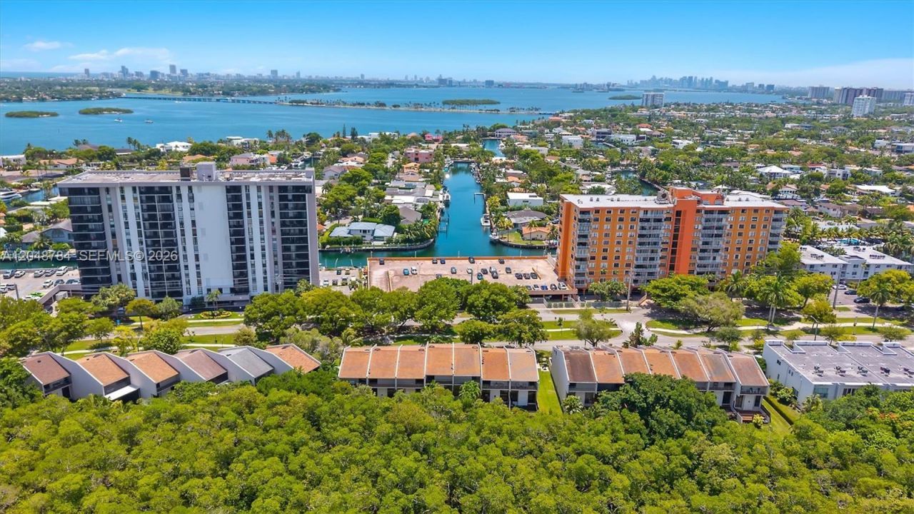 2525 NE 135th St , Unit 2525, North Miami, FL 33181 Photo
