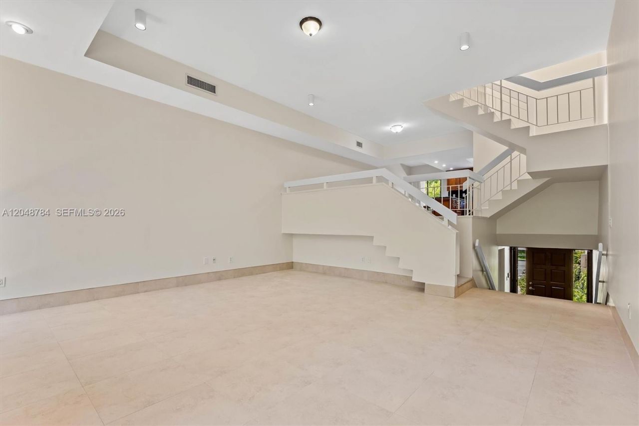 2525 NE 135th St , Unit 2525, North Miami, FL 33181 Photo