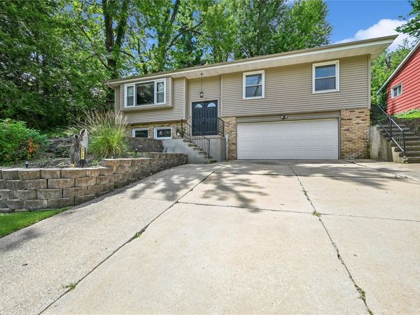 2717 Westwood Drive NW, Cedar Rapids, IA 52405