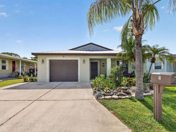 11 SE Flamenco Way, Port St. Lucie, FL 34952