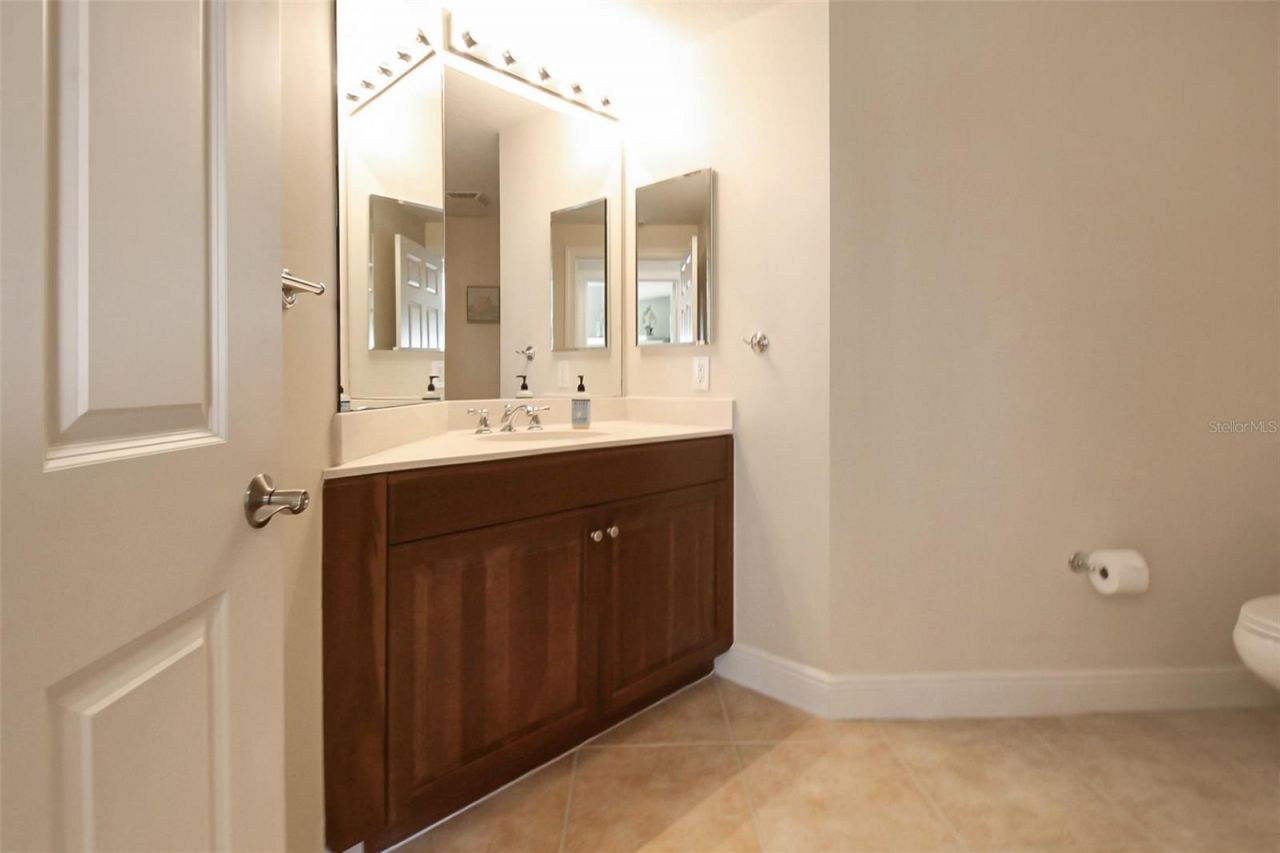 800 N Tamiami Trail , Unit 806, Sarasota, FL 34236 Photo