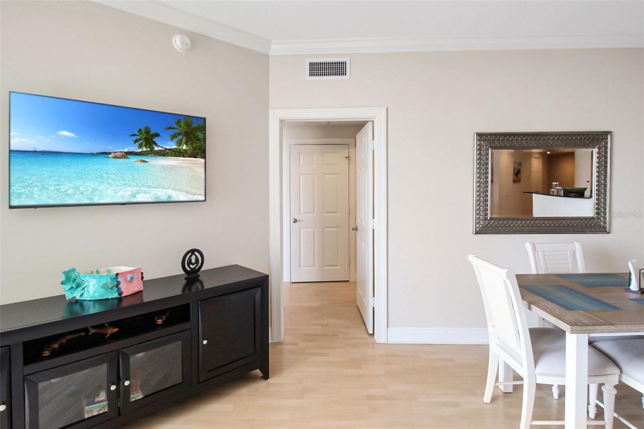 800 N Tamiami Trail , Unit 806, Sarasota, FL 34236 Photo