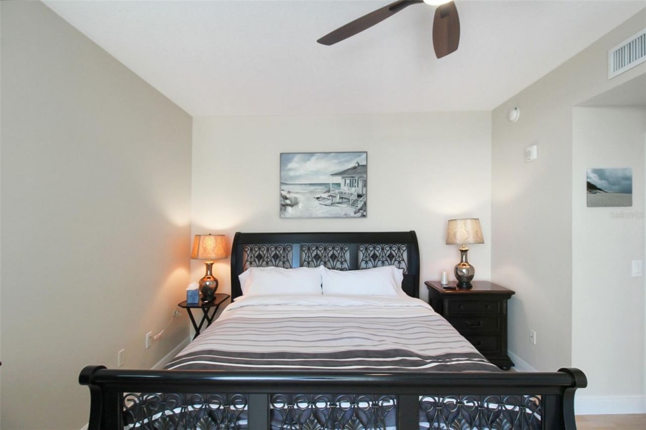 800 N Tamiami Trail , Unit 806, Sarasota, FL 34236 Photo