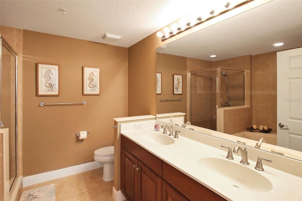 800 N Tamiami Trail , Unit 806, Sarasota, FL 34236 Photo