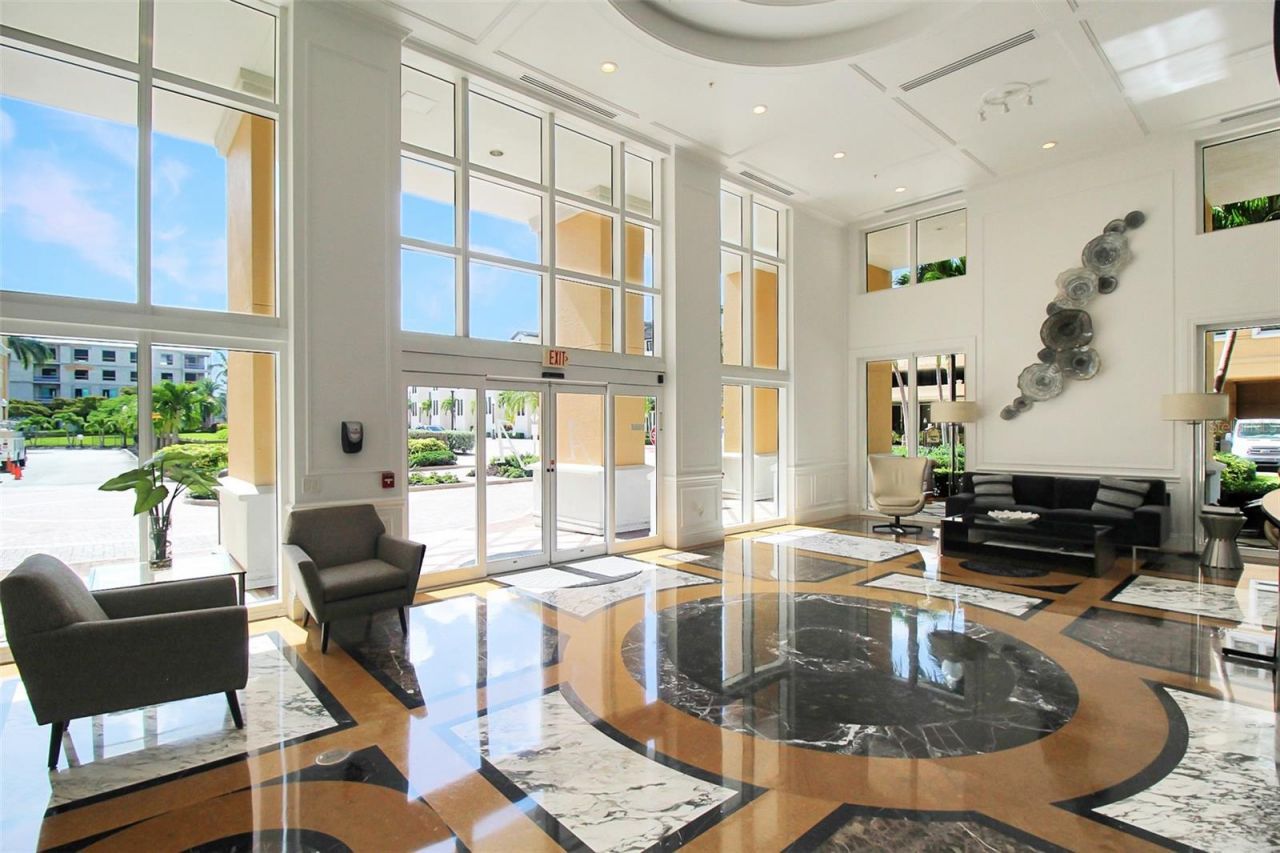 800 N Tamiami Trail , Unit 806, Sarasota, FL 34236 Photo