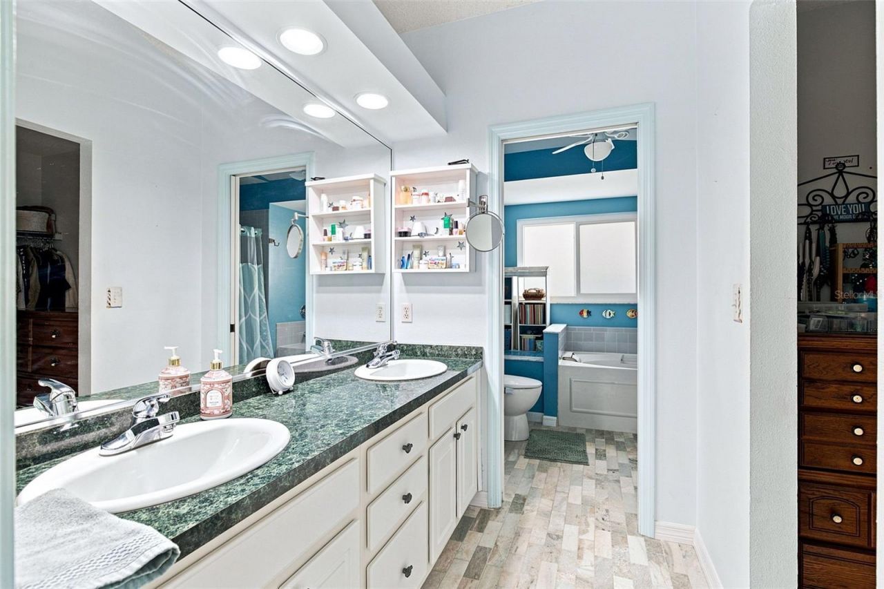 7809 34th Court E, Sarasota, FL 34243 Photo