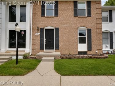 37525 Charter Oaks Boulevard, Clinton Twp, MI 48036