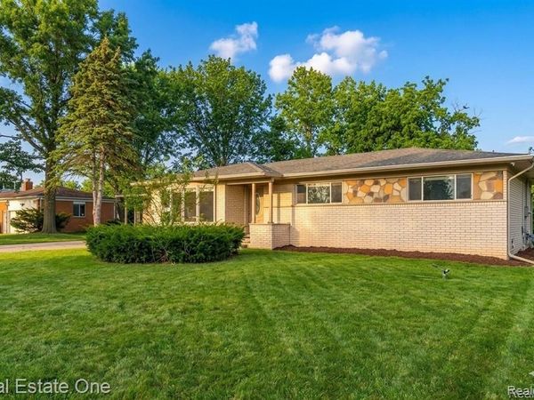 50500 Card Road, Macomb Twp, MI 48044