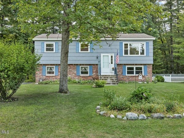 40 Oakwood Boulevard, Clifton Park, NY 12065