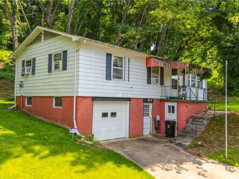 820 Mariann Drive, Martins Ferry, OH 43935 Photo 1