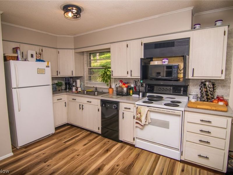 820 Mariann Drive, Martins Ferry, OH 43935 Photo 6