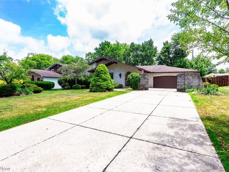 6694 Beverly May Drive, Independence, OH 44131 Photo 2