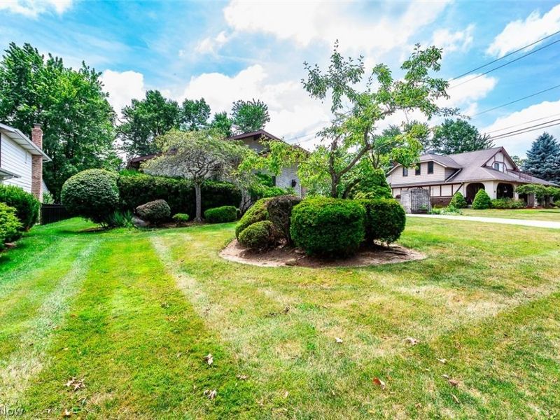 6694 Beverly May Drive, Independence, OH 44131 Photo 3