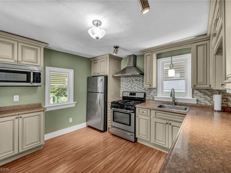 446 E Washington Street, Medina, OH 44256 Photo 2