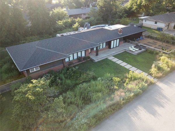 307 Crestview Drive , Bentonville, AR 72712