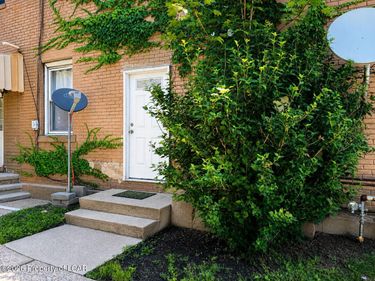 139 N Main Street, Unit Front, Old Forge, PA 18518
