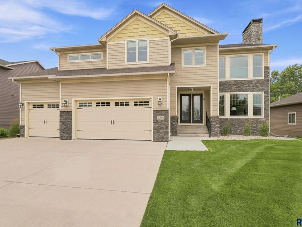 2309 S Moss Stone Cir, Sioux Falls, SD 57110