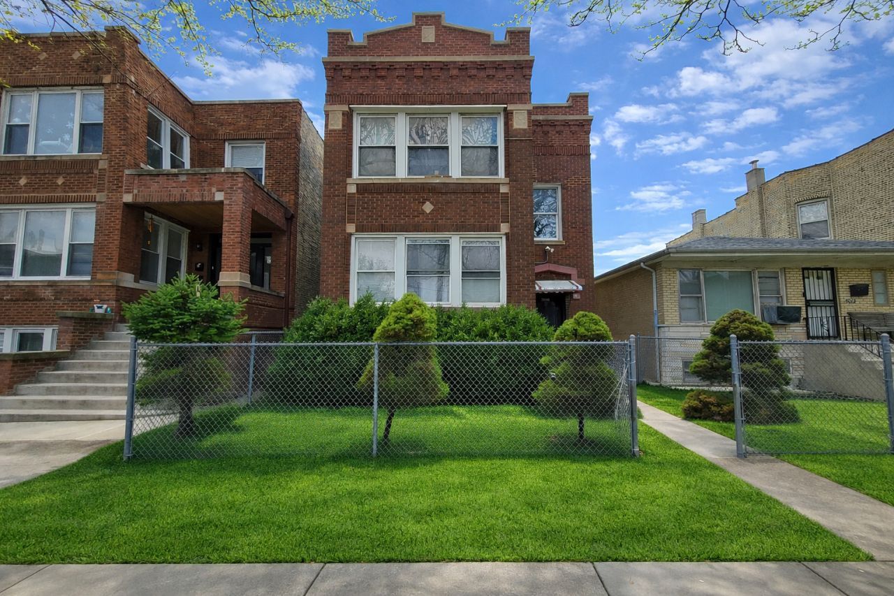 3008 N Davlin Court, Chicago, IL 60618 Main Photo