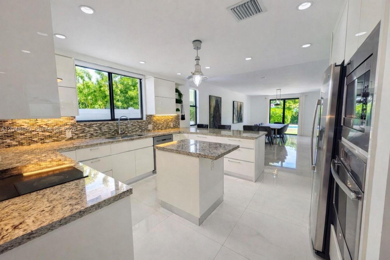 471 SW 30th Rd , Miami, FL 33129 Photo